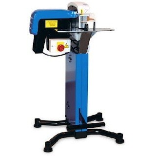 CM35 | Tronçonneuse à pédale de commande Finn•Power pour flexible et tuyau